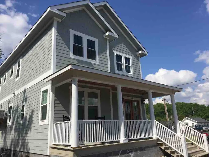 Location Comfort and Class in Historic Downtown! - Image 1
