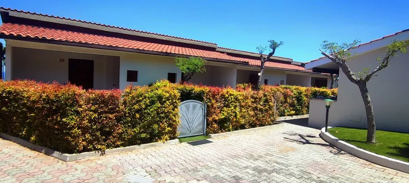 Studio with pool and terrace overlooking the sea - Image 1