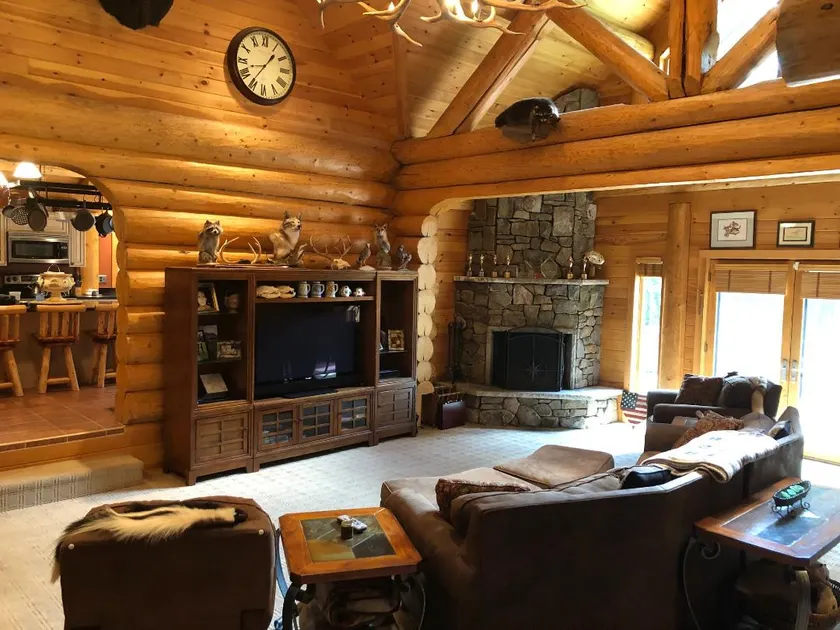 ~ Mini Great Wolf Lodge ~ 4,200 sq ft Log Home - Image 1