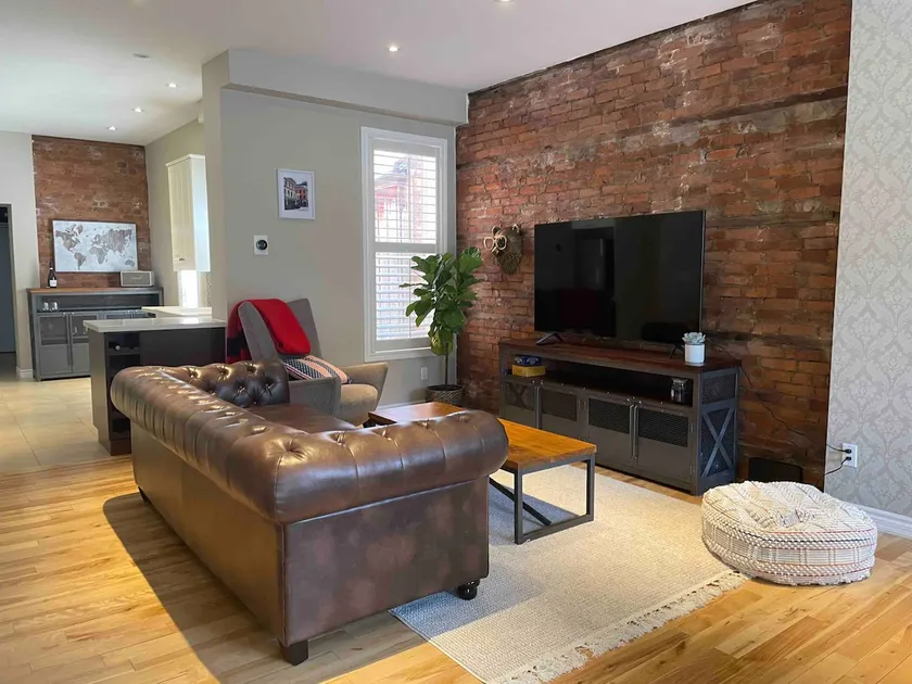 Entire Home Downtown Hamilton - Image 1