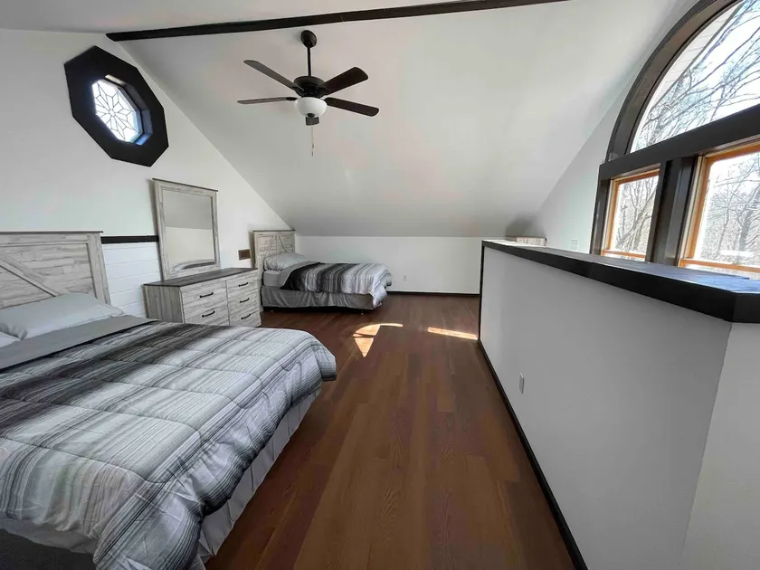 The Earlton - Spacious home w/ fireplace & firepit - Image 1
