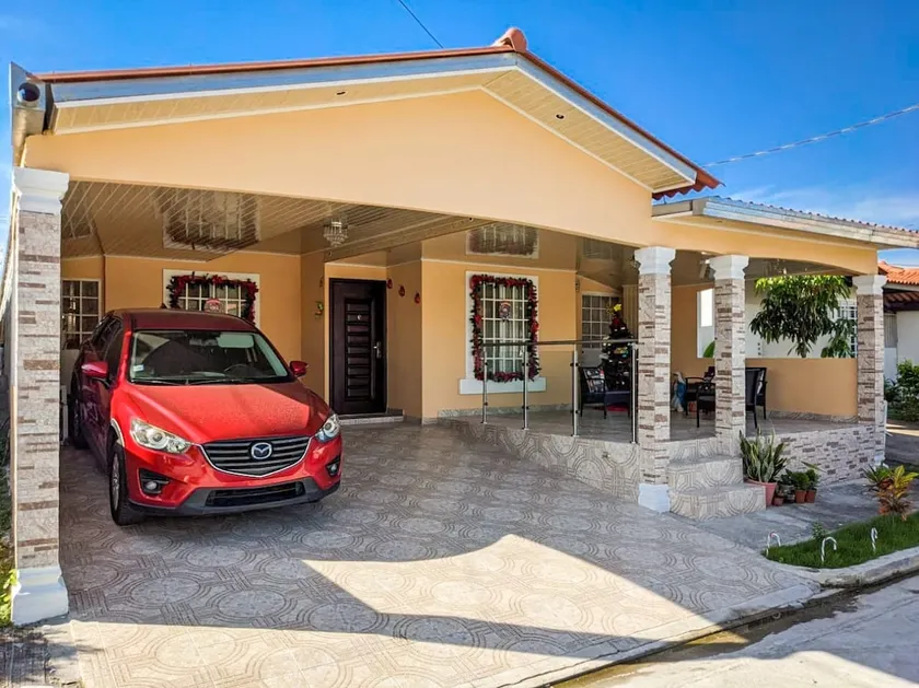 Modern house with A/C 10 mins from the airport - Image 1