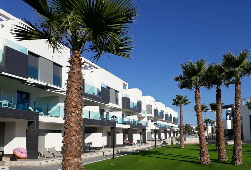 Luxury apartment with sun terrace near Alicante - Image 1