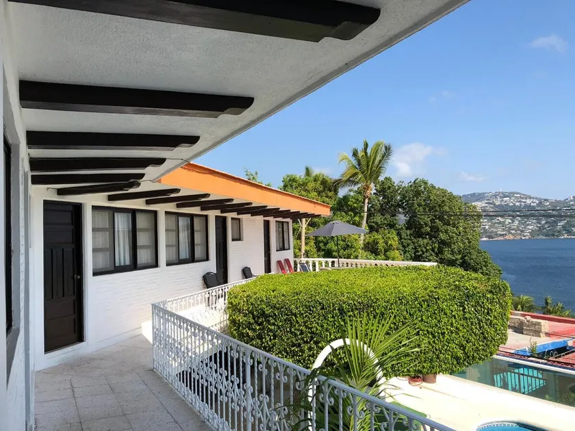 Bungalow with amazing ocean views - Image 1