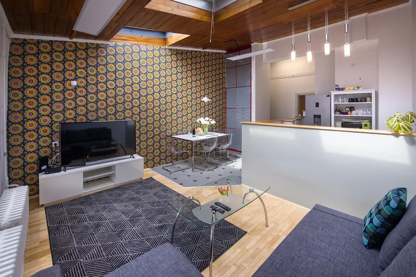 Blue Sky Apartment - Image 1
