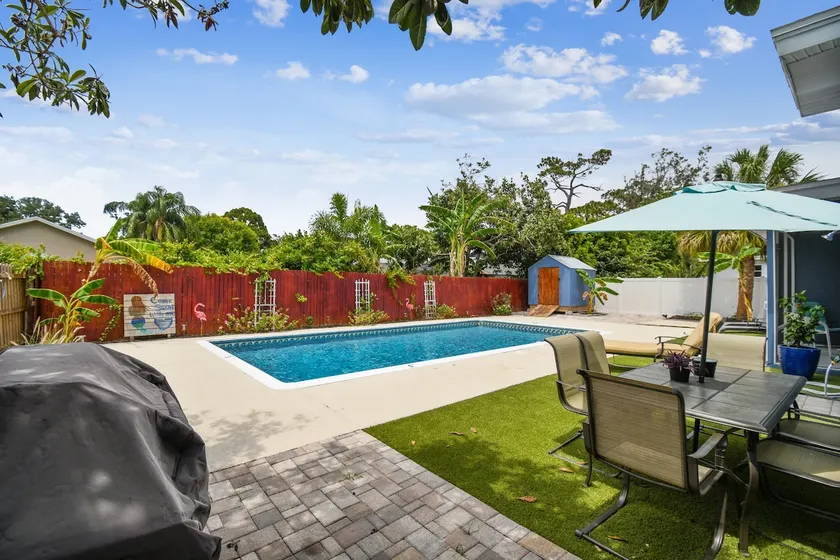 Tarpon Springs 4BR Pool Home • Near Sunset Beach • Sleeps 10 - Image 1