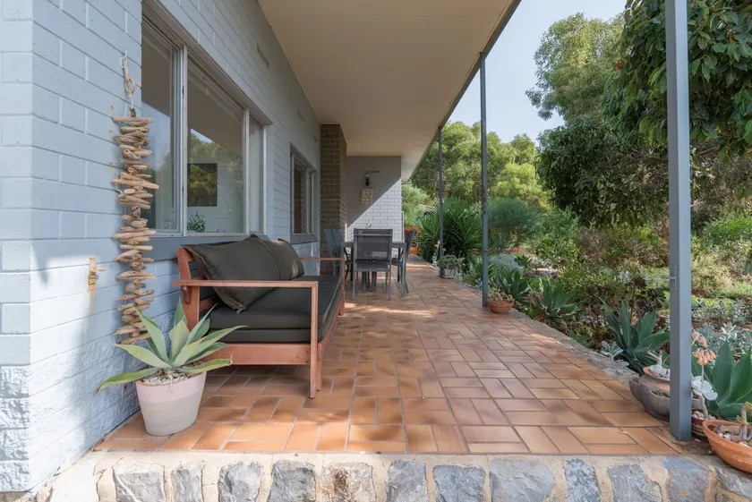 Sandy Feet Beach House - Image 1