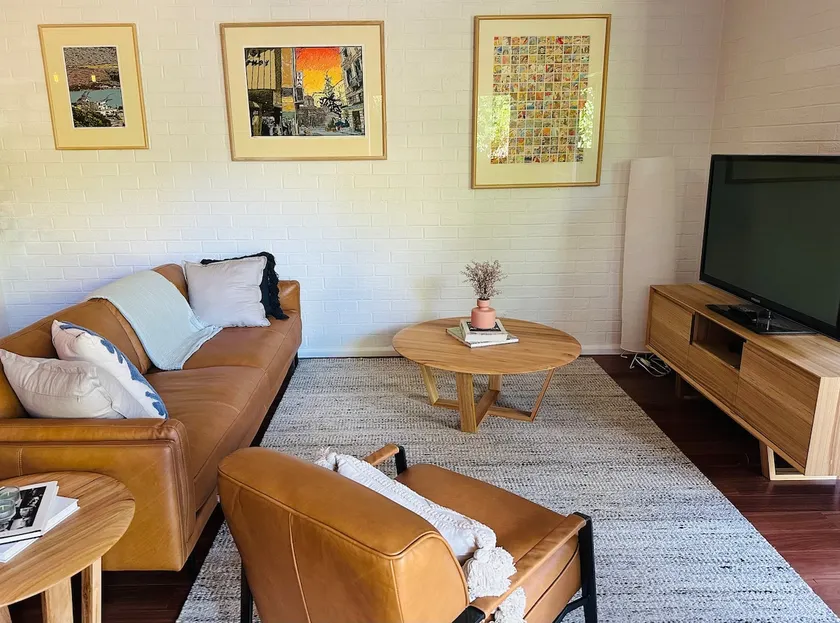 Peaceful 2BR Courtyard Apartment, 2 min to CBD - Image 1