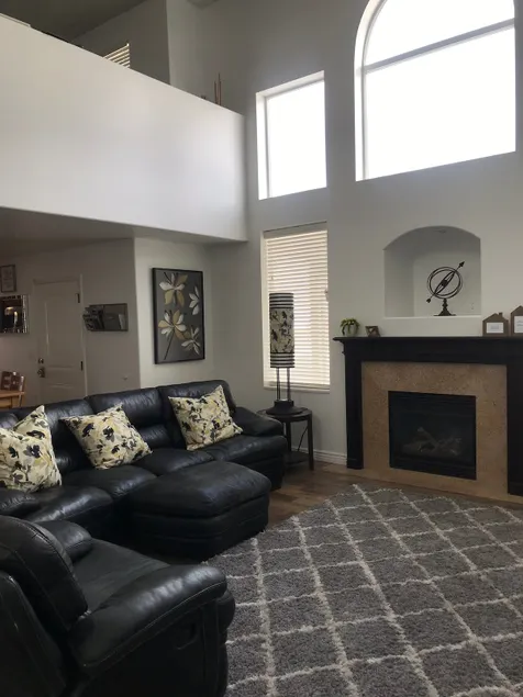 Beautifully furnished, large well kept home - Image 1