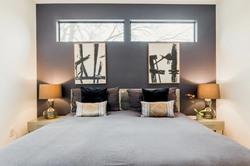 Private Hideaway in East Downtown - Image 1