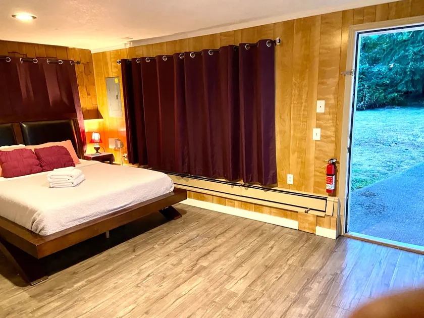 The Server: Garden Suite - Image 1