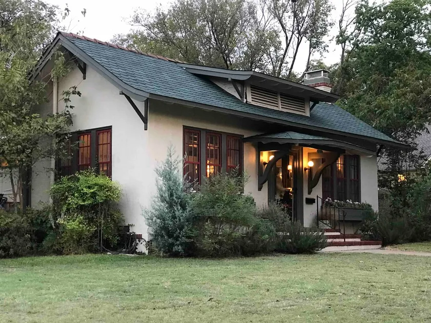 THE ENGLISH WRITER'S COTTAGE. The Perfect Location - Image 1