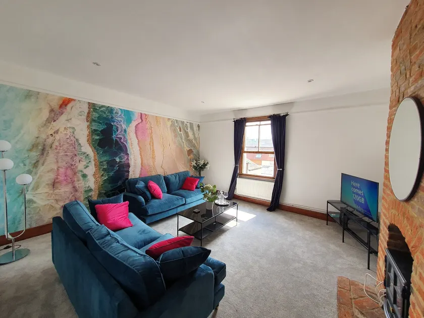 Stylish City Centre Apartment on the Kings Mile - Image 1