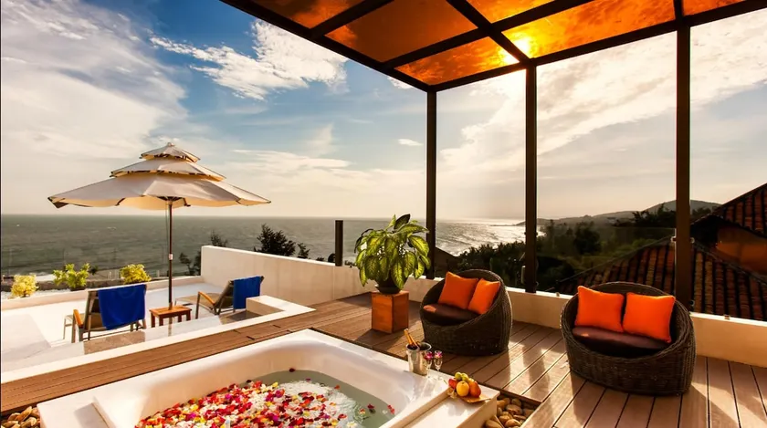The CLIFF Beach Apartment with terrace & hot tub ! - Image 1