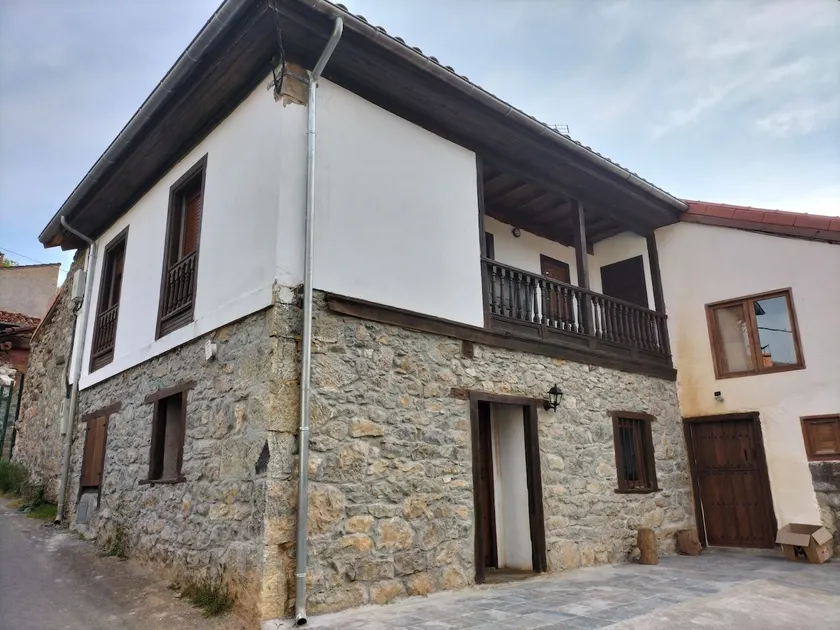 Typical Asturian mountain house - Image 1