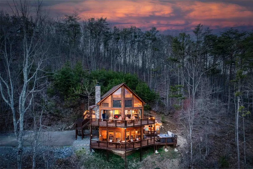 Beautiful Mountain Views/Hot tub/Gameroom/Firepit - Image 1