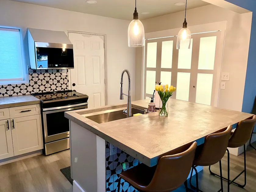 1 Bedroom Stunner-Beautiful Kitchen! - Image 1