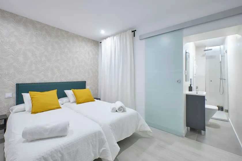 ****Study Center Plaza Mayor-Sol Wifi-A/C**** - Image 1