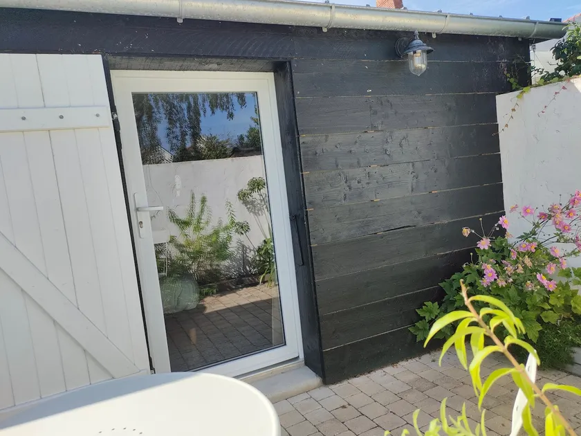 Quietly decorated studio with private terrace and garden - Image 1