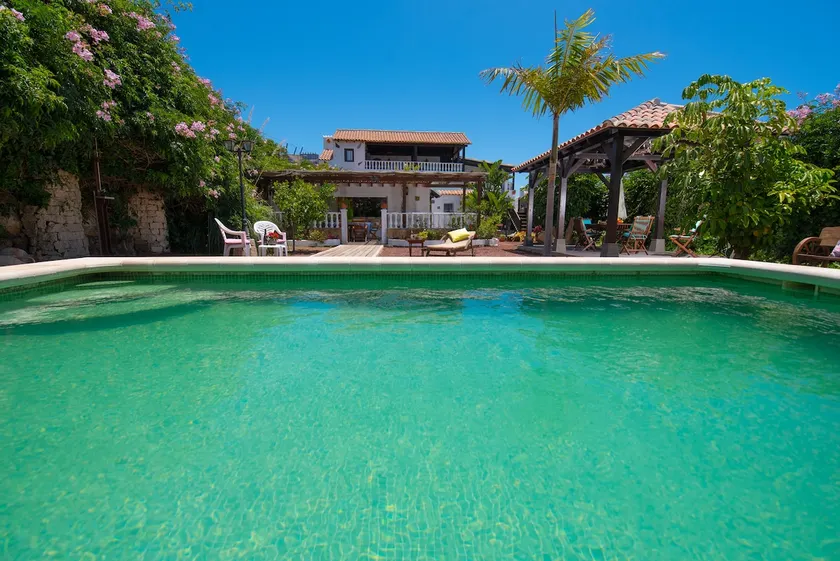 VILLA WITH PRIVATE POOL / VILLA WITH PRIVATE POOL - Image 1