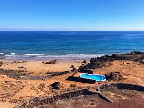 Playa Marina Eco Bungalow – Arrieta View - Image 1