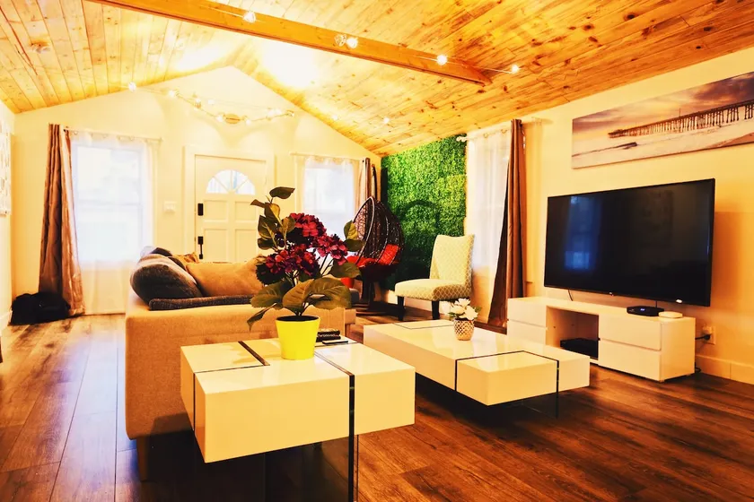 Modern Beach Cottage - Walk to Beach and Downtown - Image 1
