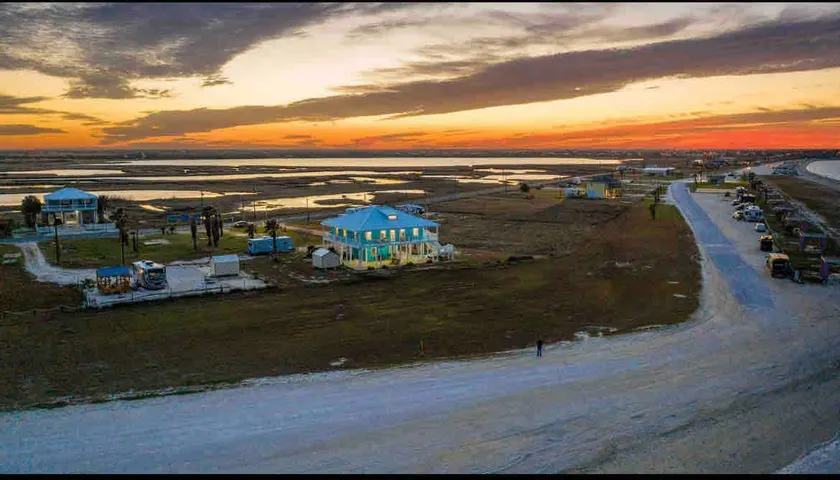 Beachfront and beautiful- Magnolia Beach - Image 1