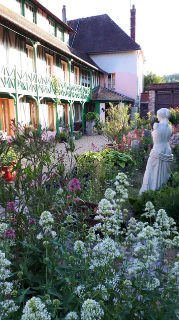 The pink house in wonderland - Image 1