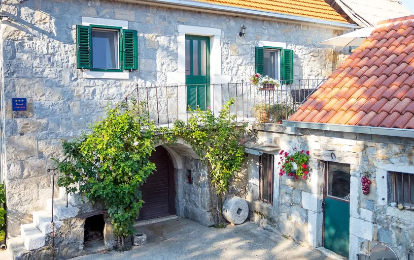 Rustic Dalmatian stone guesthouse - Image 1