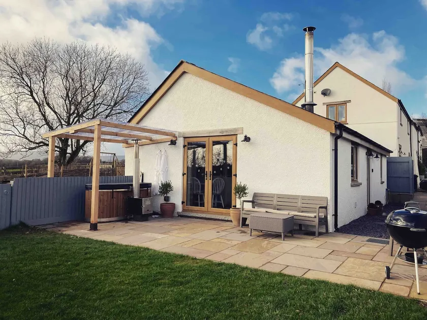 Beautiful cottage with magnificent views - Image 1