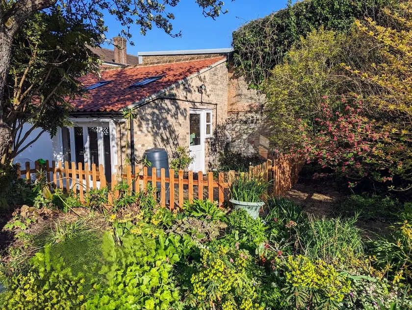 The Old Cart Shed - Image 1