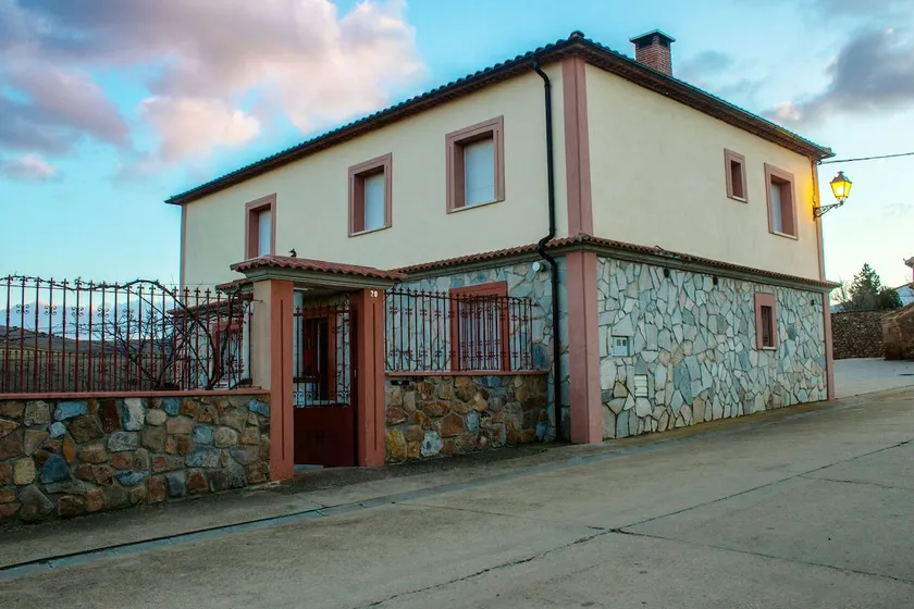 ”La Gran Familia” House - Image 1