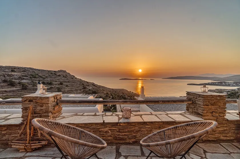 IRIDA Top-Floor Serenity - 5 mins to Batsi - Image 1