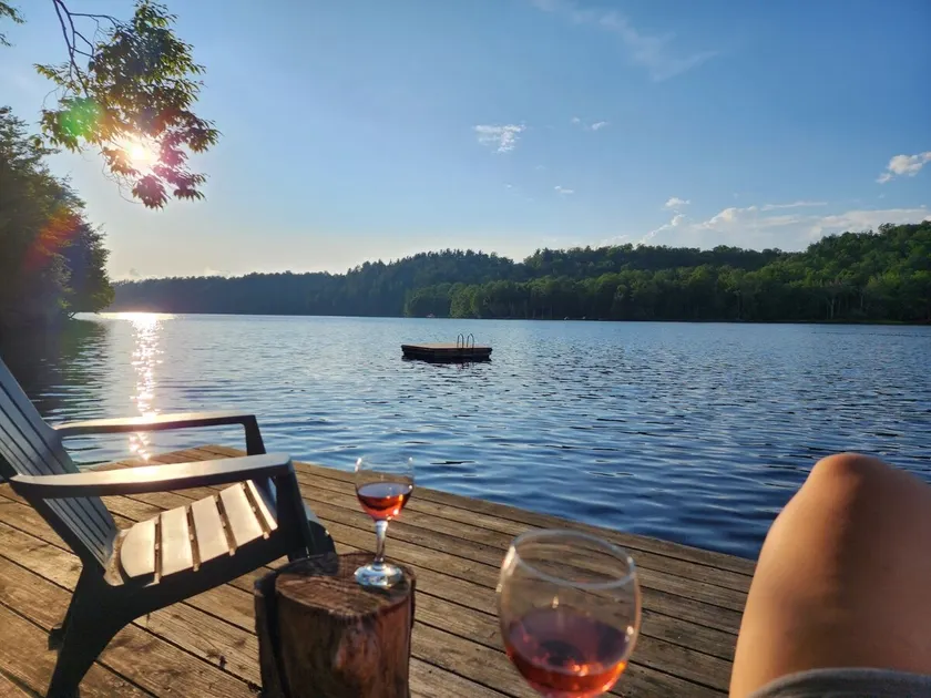 Beautiful house on the lake with a boat launch. - Image 1