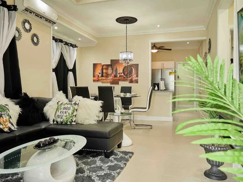 Cozy Luxury Ocean Pointe With Swimming Pool Gym  King Bed And Free Parking  - Image 1