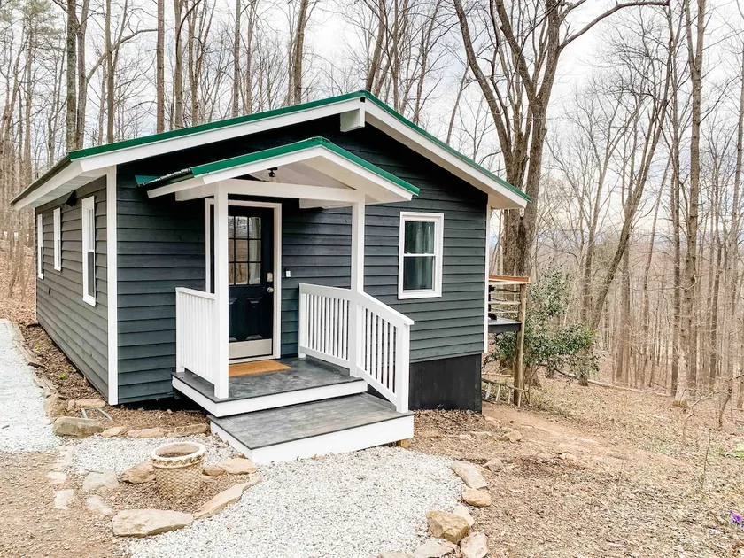 Mountain Retreat Nesteled in the Virginia Foothills - Image 1