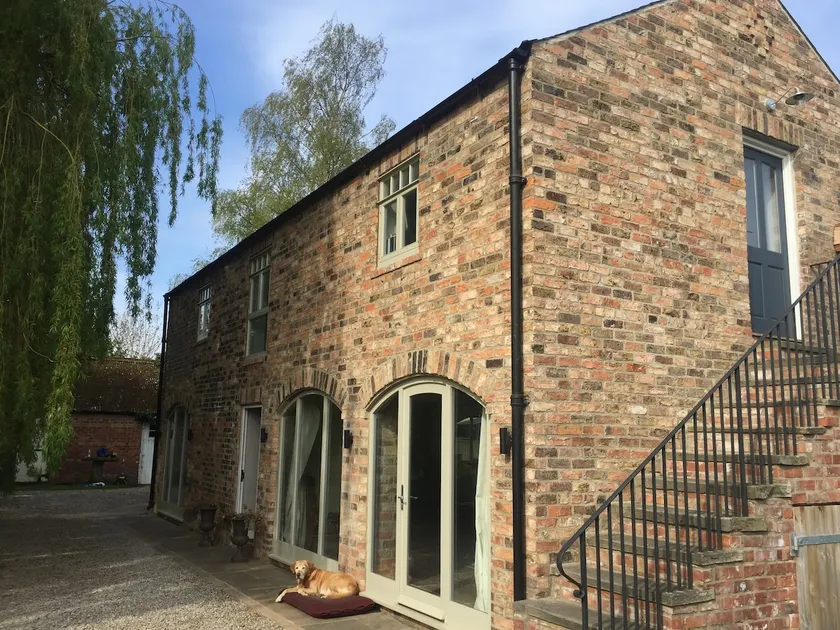 Elegant and spacious open plan converted Granary - Image 1