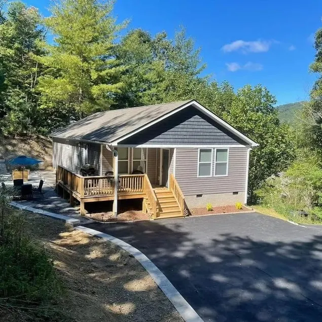 Rustic Chic Mountain Home 15 min from DT Asheville - Image 1