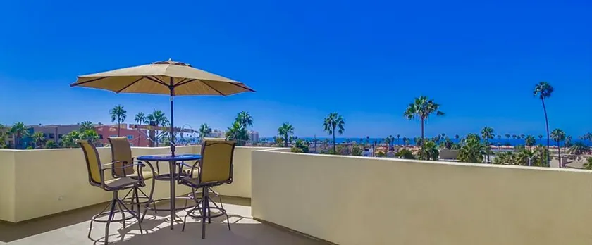 Pano Ocean Views ★ Walk To Beach, Shops, Dining - Image 1