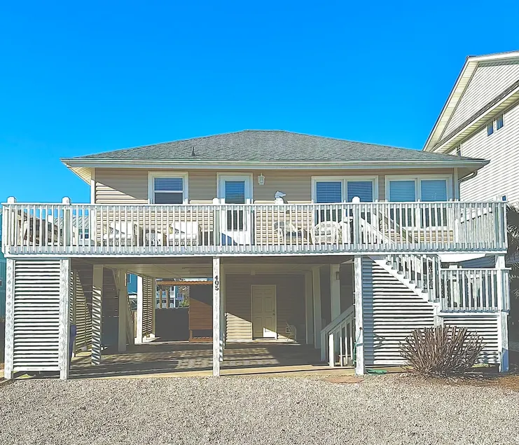 East End Cottage w/ Pool across street from Beach - Image 1