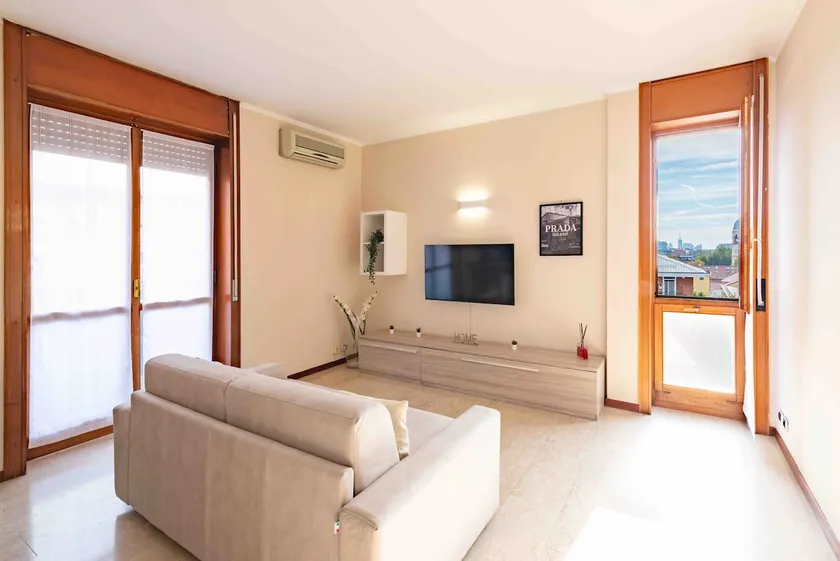 (Free Parking) Elegant 100sqm Apartment - Image 1