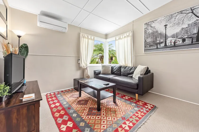 Stylish 1 Bedroom Apartment ~ New Farm - Image 1