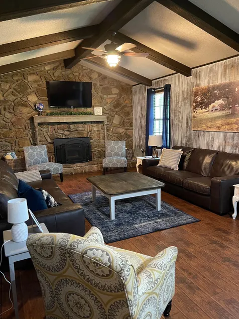 Small Town Getaway with Space to Spread Out - Image 1
