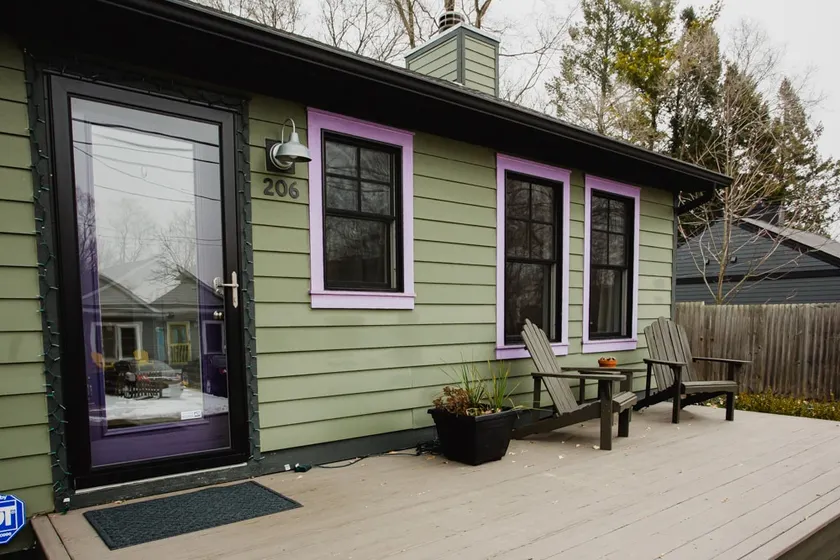 Peaceful Cottage/Private Parking & Backyard/Strong WiFi/Walk to Sheridan Beach! - Image 1