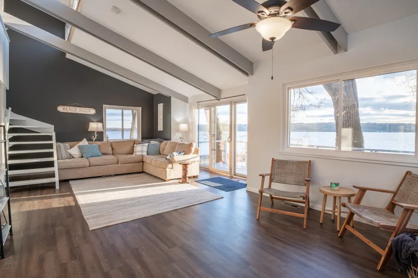 Riverside Beach House - Image 1