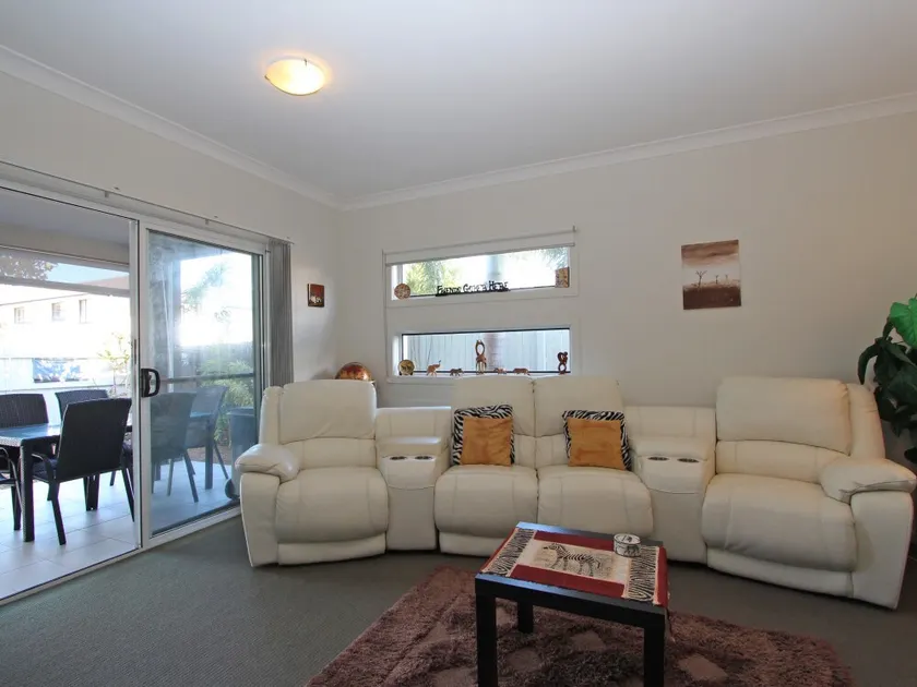 Bayside self-contained ground-floor apartment - Image 1
