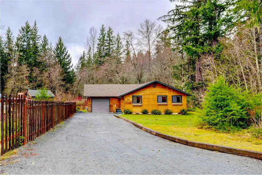 Cedar Cabin - Hot tub, backyard creek, fast wifi - Image 1