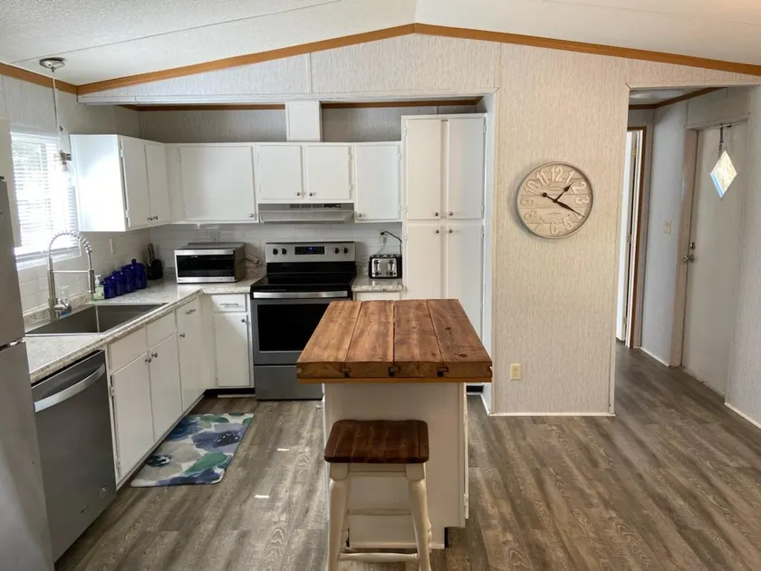 Sapelo Island's ”Sunshine Cottage” - Image 1