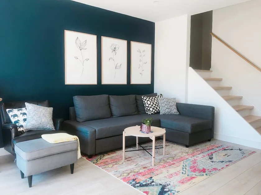 2-Bedroom Bright & Fully Renovated Townhouse - Image 1
