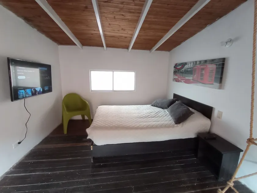A beautiful two-story apartment - Image 1